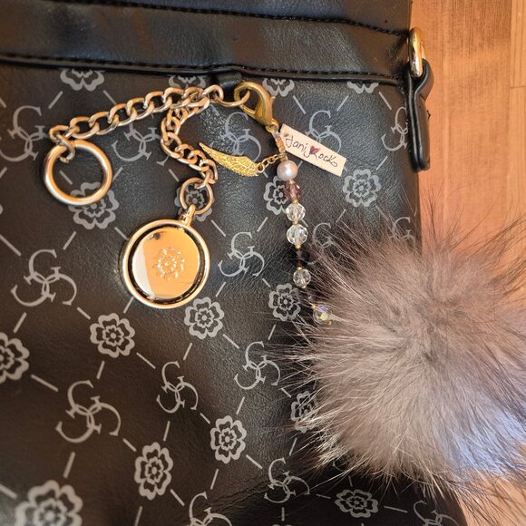 Gussaci purse handbag with ponpon keychain - Picture 11 of 12
